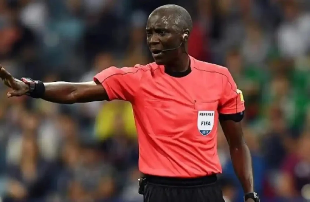 L'arbitre gambien Bakary Gassama