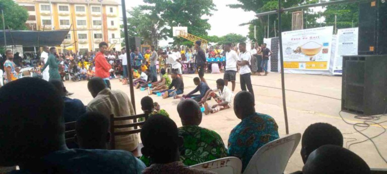 Bénin: l’étudiant Christophe Tchélani sacré meilleur délayeur de gari pour la 2è fois